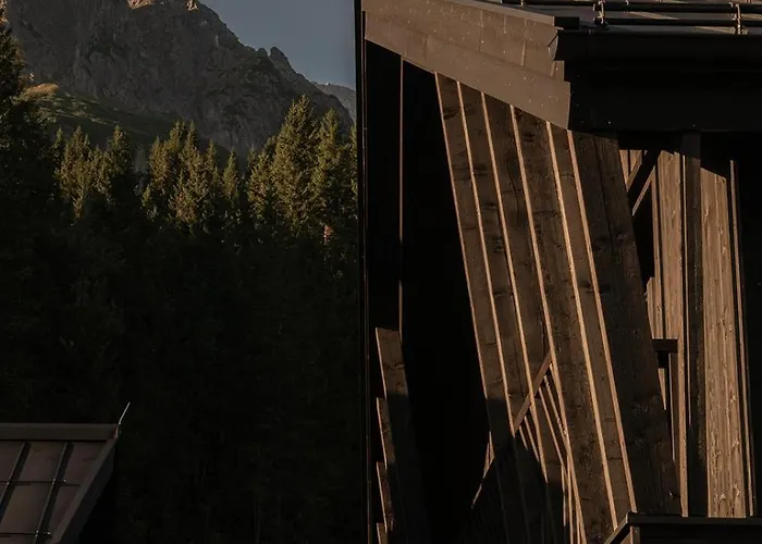 Mountain Hideway Birgkar 公寓